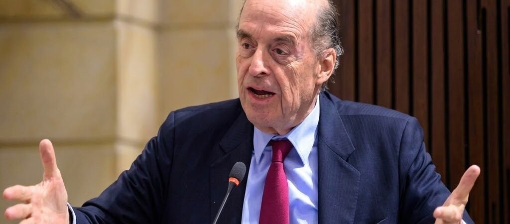 Álvaro Leyva vuelve a señalar a Petro y habla de una posible prisión en EE. UU. sin precisar los delitos