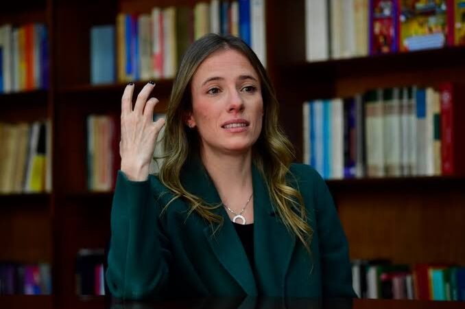No hay una sola explicación: Ana Bejarano se suma al cerco contra el gobierno por las donaciones del terremoto