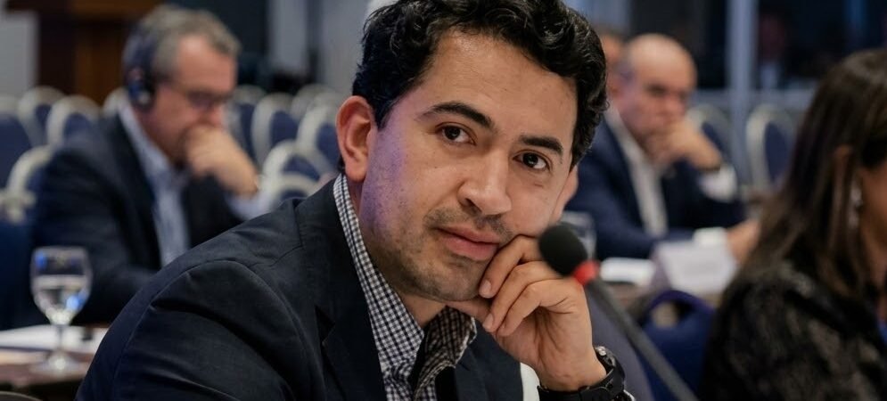 Daniel Briceño propone declarar la educación oficial como servicio público esencial