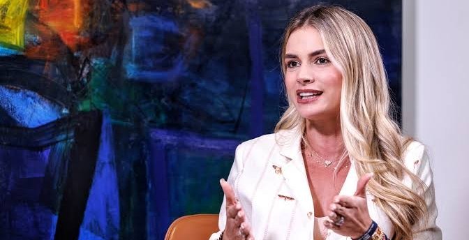 “Los dineros están ahí”: la defensa de Ana Lucía Pineda que deja preguntas sobre las donaciones y enciende el debate por la oración en los colegio