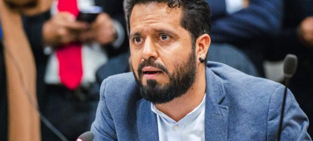 ¿Recursos para los damnificados o un contrato para la fundación de la primera dama? Mondragón exige explicaciones
